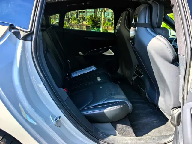Xiaomi SU7 — Фото автомобиля 10
