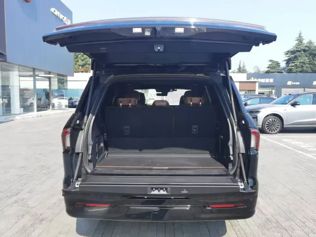 Lincoln Navigator — Фото автомобиля 8