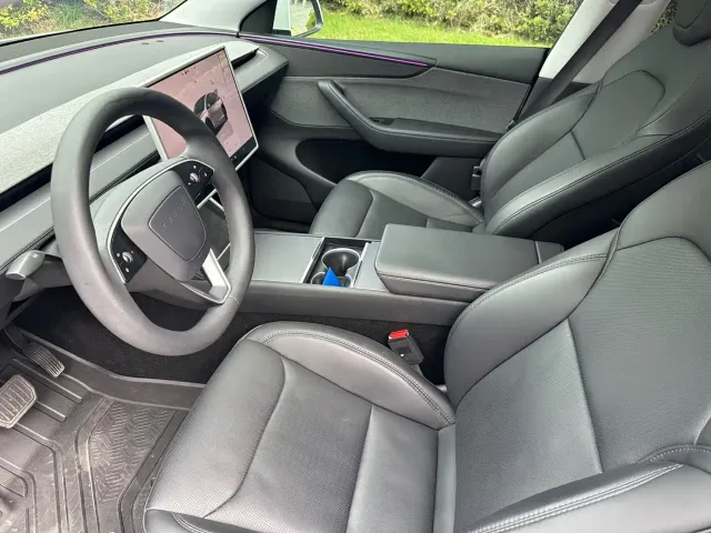 Tesla Model Y — Фото автомобиля 9