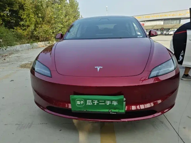 Tesla Model 3 — Фото автомобиля 2