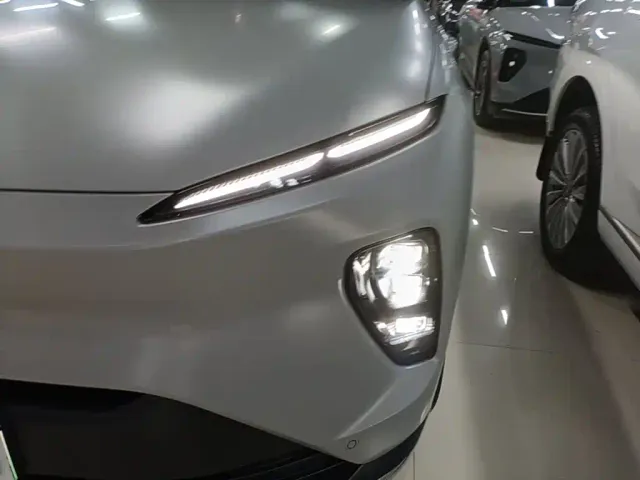 Nio ES8 — Фото автомобиля 23