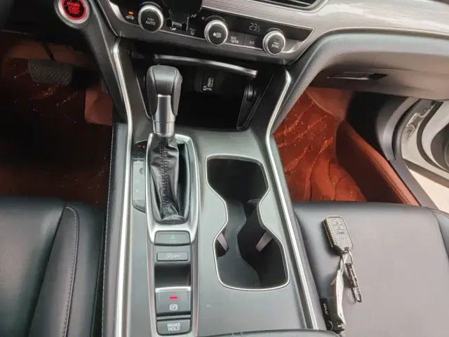 Honda Accord — Фото автомобиля 13