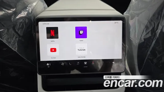 Tesla Model Y — Фото автомобиля 16