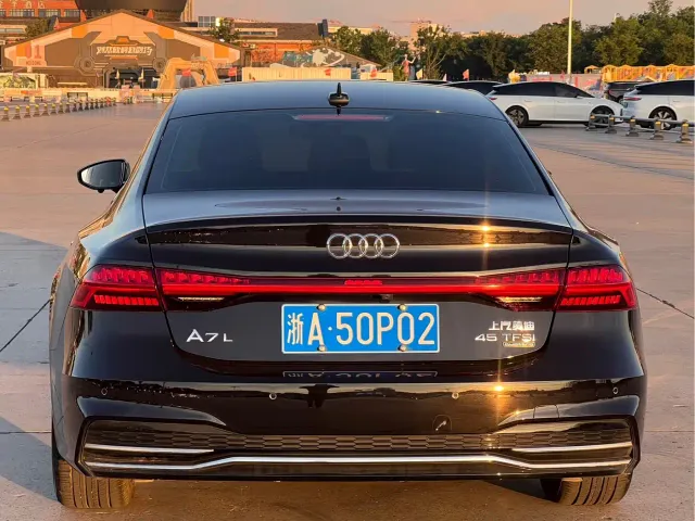 Audi A7L — Фото автомобиля 8
