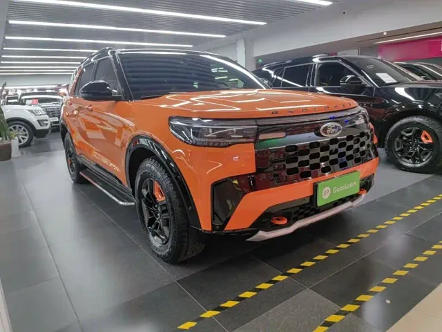 Ford Explorer — Фото автомобиля 3