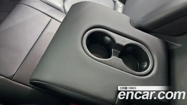 Tesla Model Y — Фото автомобиля 27