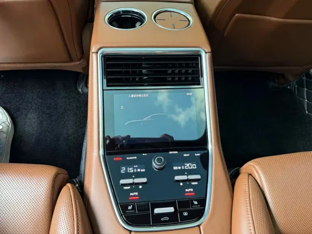 Porsche Panamera — Фото автомобиля 10