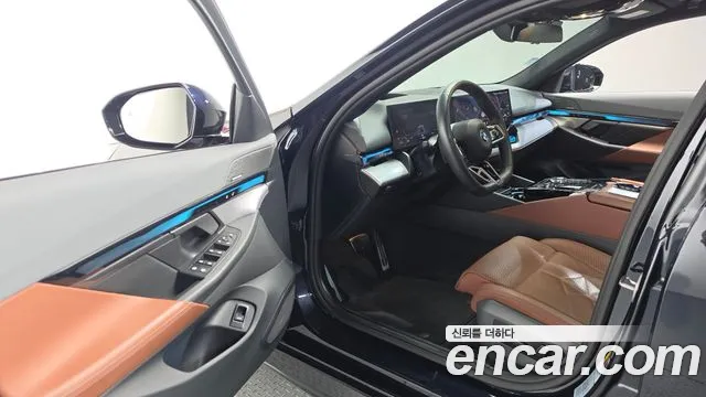 BMW i5 G60 — Фото автомобиля 9