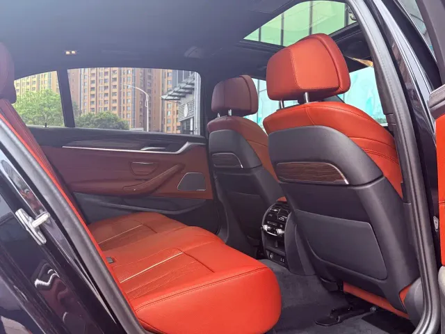 BMW 5 Series — Фото автомобиля 14