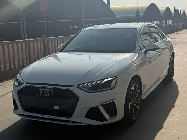 Фотография автомобиля — Audi A4L