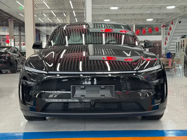 Tesla Model Y L — Фото автомобиля 2