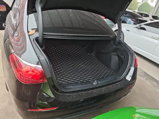 Mercedes-Benz E-Class — Фото автомобиля 18