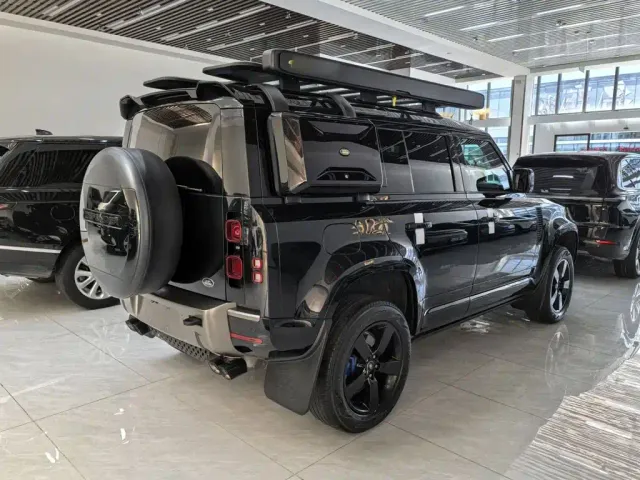 Land Rover Defender — Фото автомобиля 6