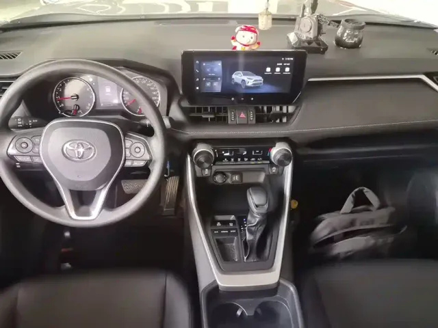 Toyota RAV4 — Фото автомобиля 9