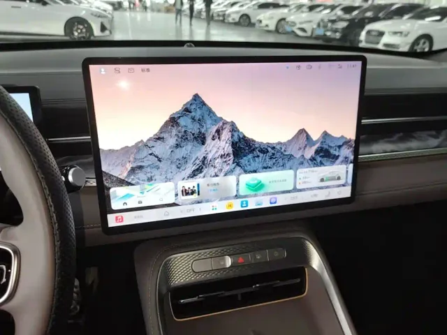 Roewe Roewe M7 DMH 2025 Base — Фото автомобиля 12