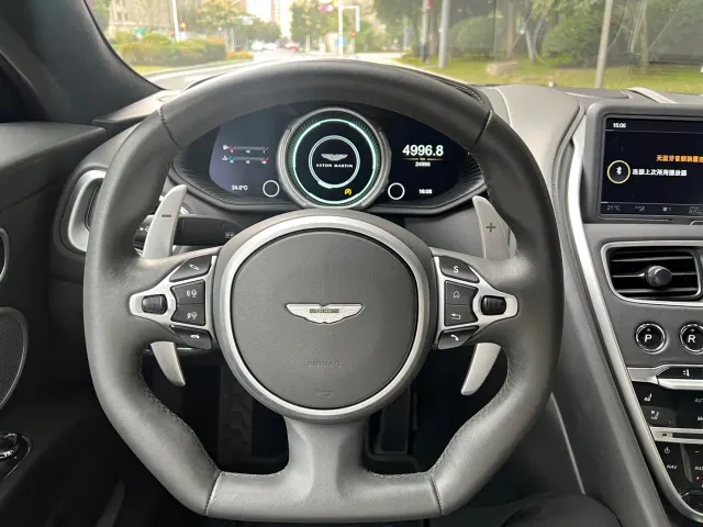 Aston Martin DB11 — Фото автомобиля 11