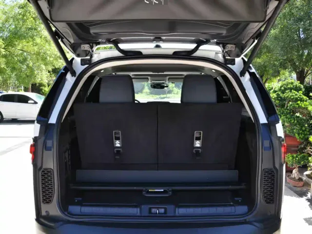 Land Rover Discovery — Фото автомобиля 7
