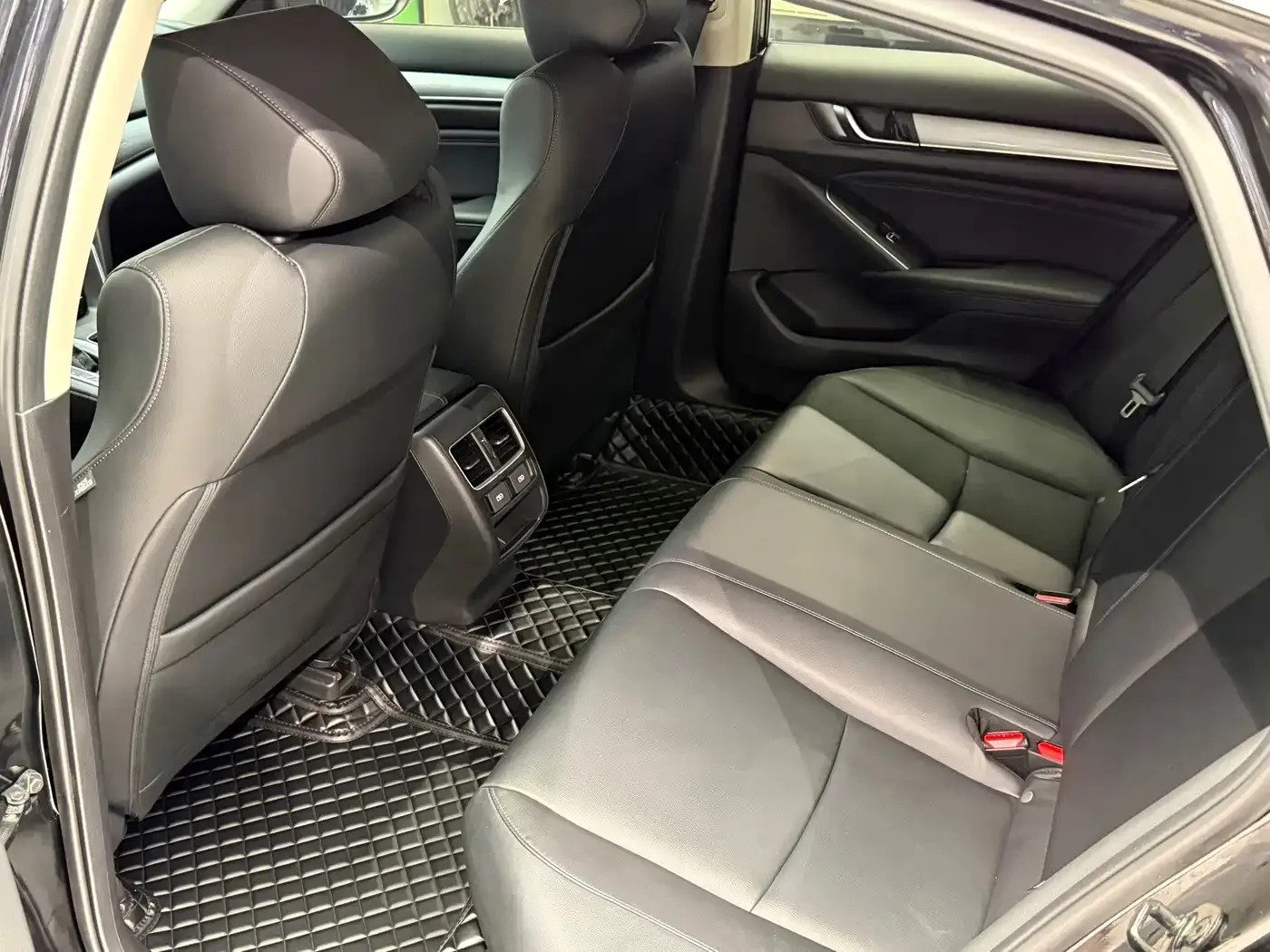 Honda Accord 2022 260TURBO Luxury Edition — Фото автомобиля 11