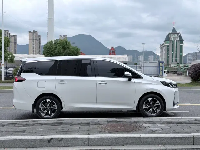 GAC Trumpchi M6 — Фото автомобиля 17