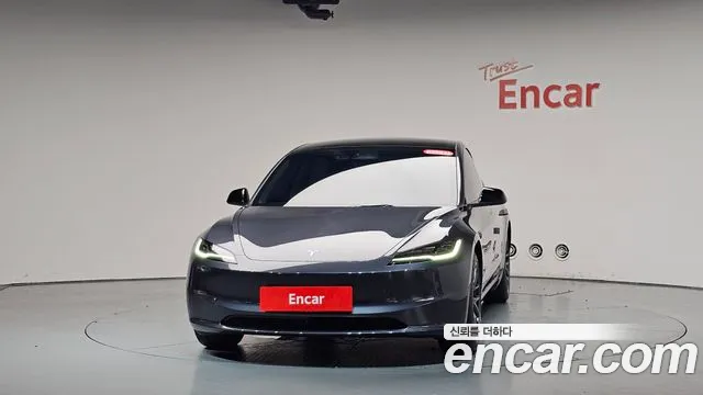 Tesla Model 3 — Фото автомобиля 3