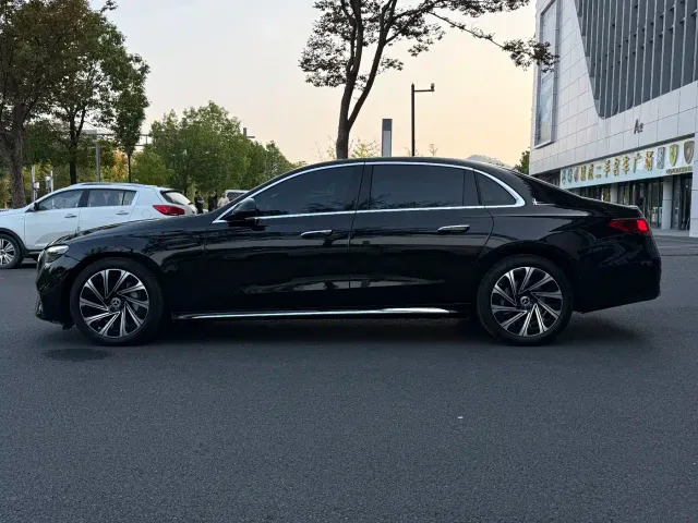 Mercedes-Benz E-Class — Фото автомобиля 14