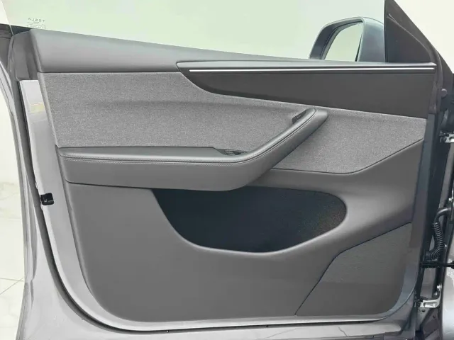 Tesla Model Y — Фото автомобиля 7