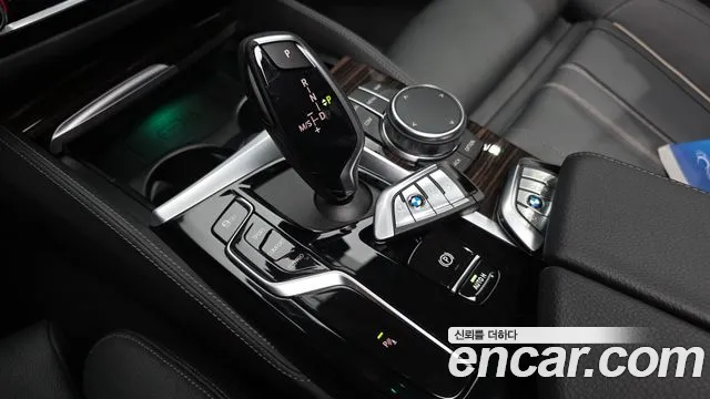 BMW 5-Series — Фото автомобиля 9