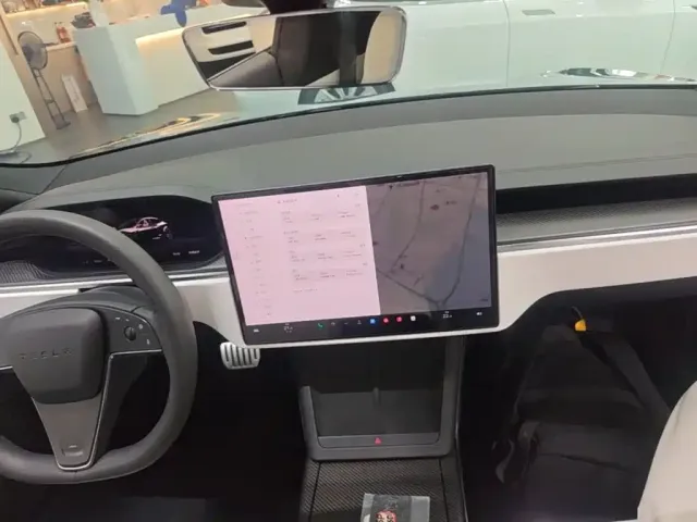 Tesla Model S 2023 Tri-motor AWD Plaid — Фото автомобиля 5