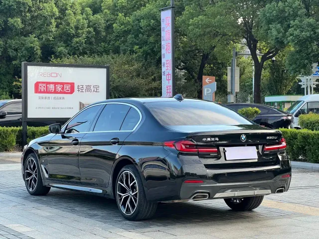 BMW 5 Series — Фото автомобиля 3