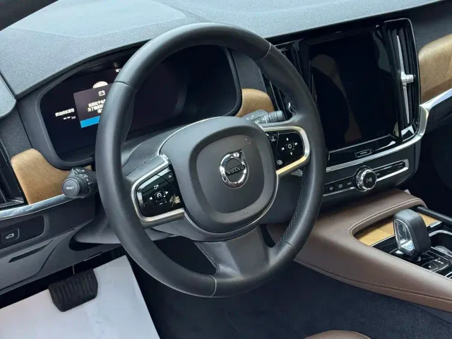 Volvo S90 — Фото автомобиля 9