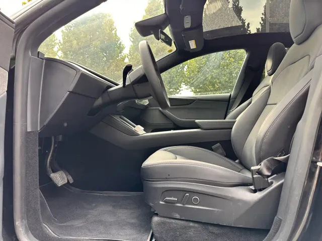 Tesla Model Y — Фото автомобиля 7