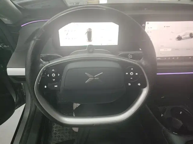 Xpeng P7 — Фото автомобиля 10