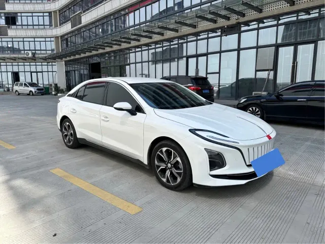 Hongqi E-QM5 — Фото автомобиля 3