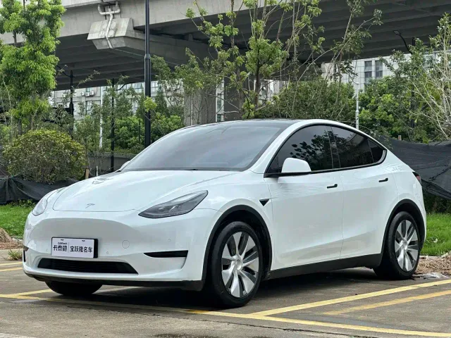Фотография автомобиля — Tesla Model Y