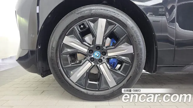 BMW iX — Фото автомобиля 5