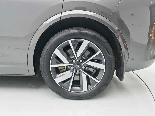 Li Auto L7 — Фото автомобиля 19