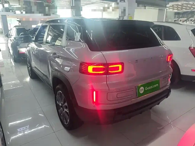 Geely ICON — Фото автомобиля 4