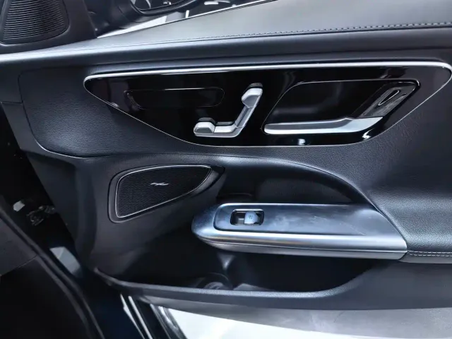 Mercedes-Benz C-Class — Фото автомобиля 11