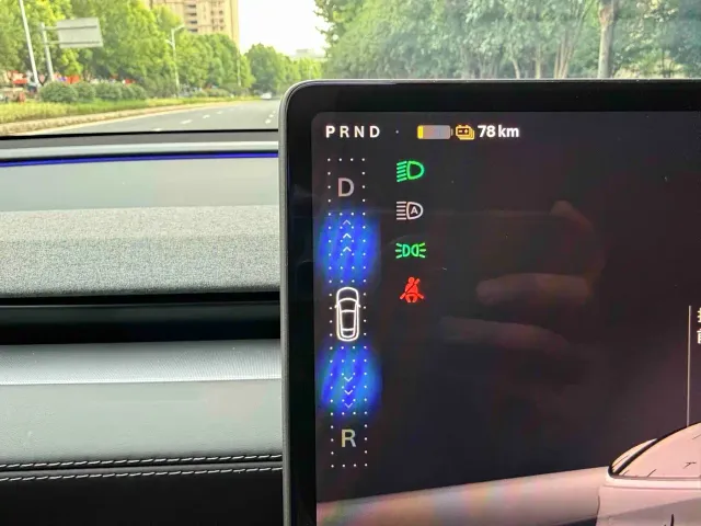 Tesla Model Y — Фото автомобиля 17