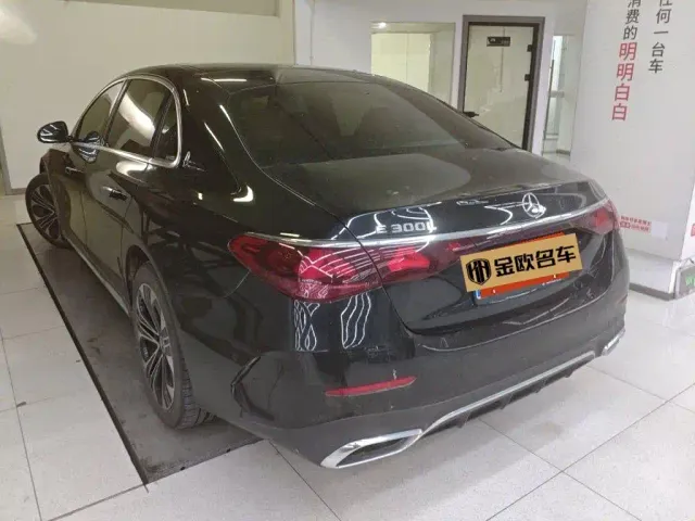 Mercedes-Benz E-Class — Фото автомобиля 5