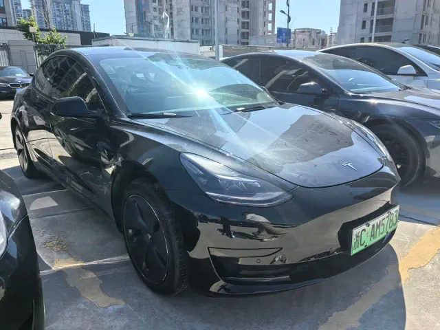 Tesla Model 3 — Фото автомобиля 4
