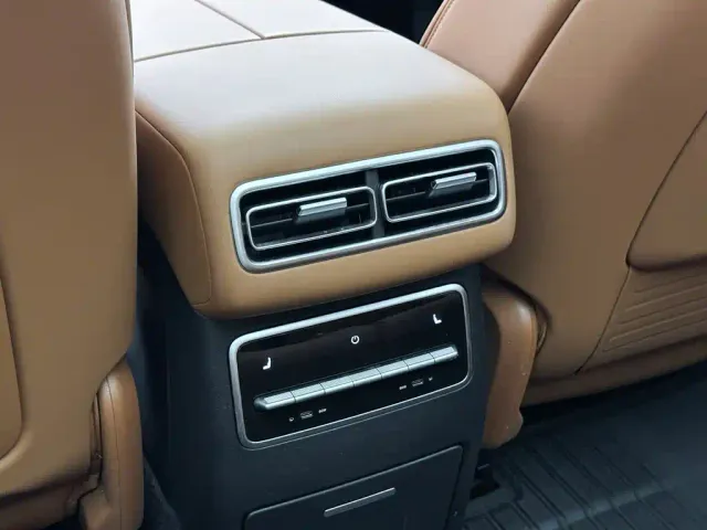 Li Auto L7 — Фото автомобиля 20