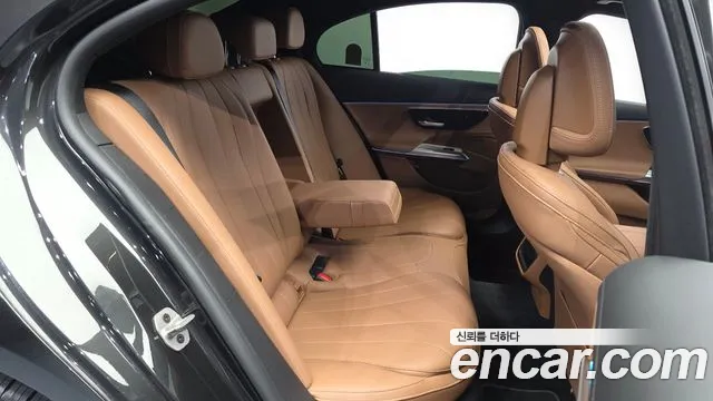 Mercedes-Benz E-Class — Фото автомобиля 11