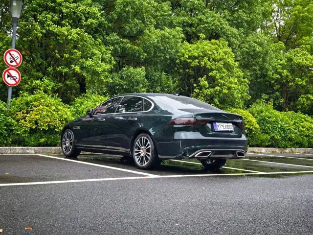 Jaguar XFL — Фото автомобиля 7