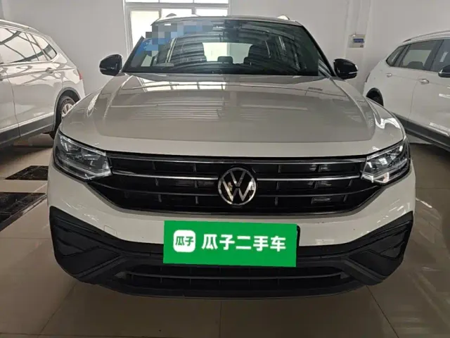 Volkswagen Tiguan L — Фото автомобиля 2