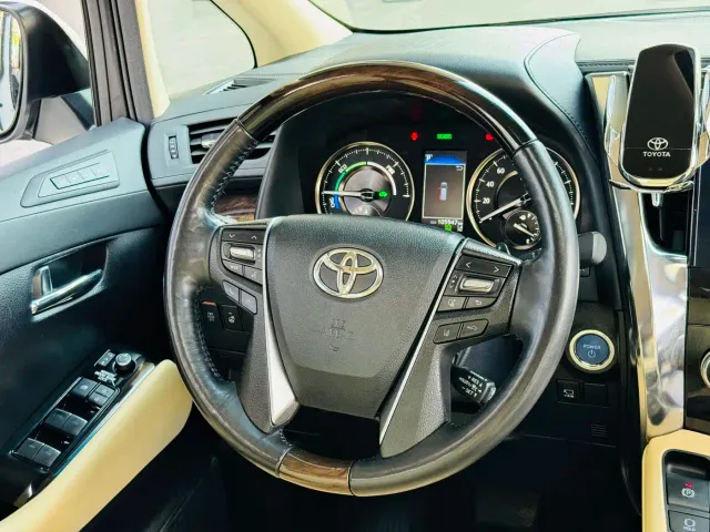 Toyota Alphard — Фото автомобиля 18