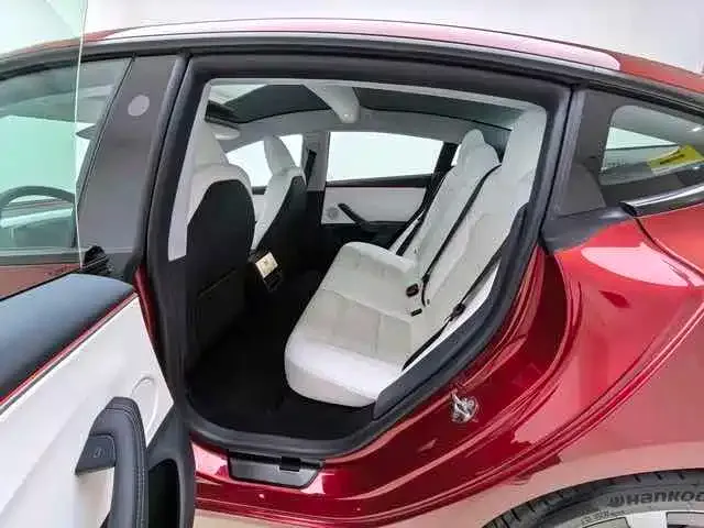 Tesla Model 3 — Фото автомобиля 9