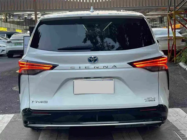 Toyota Sienna — Фото автомобиля 7