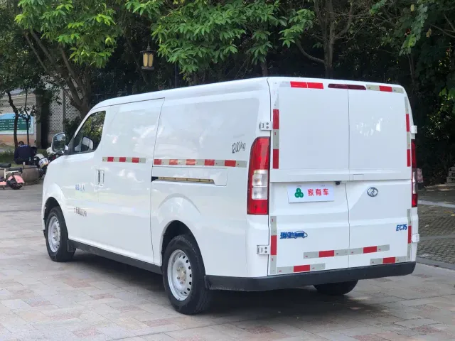 Ruichi New Energy EC75 — Фото автомобиля 7