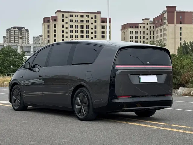 Li Auto MEGA — Фото автомобиля 17